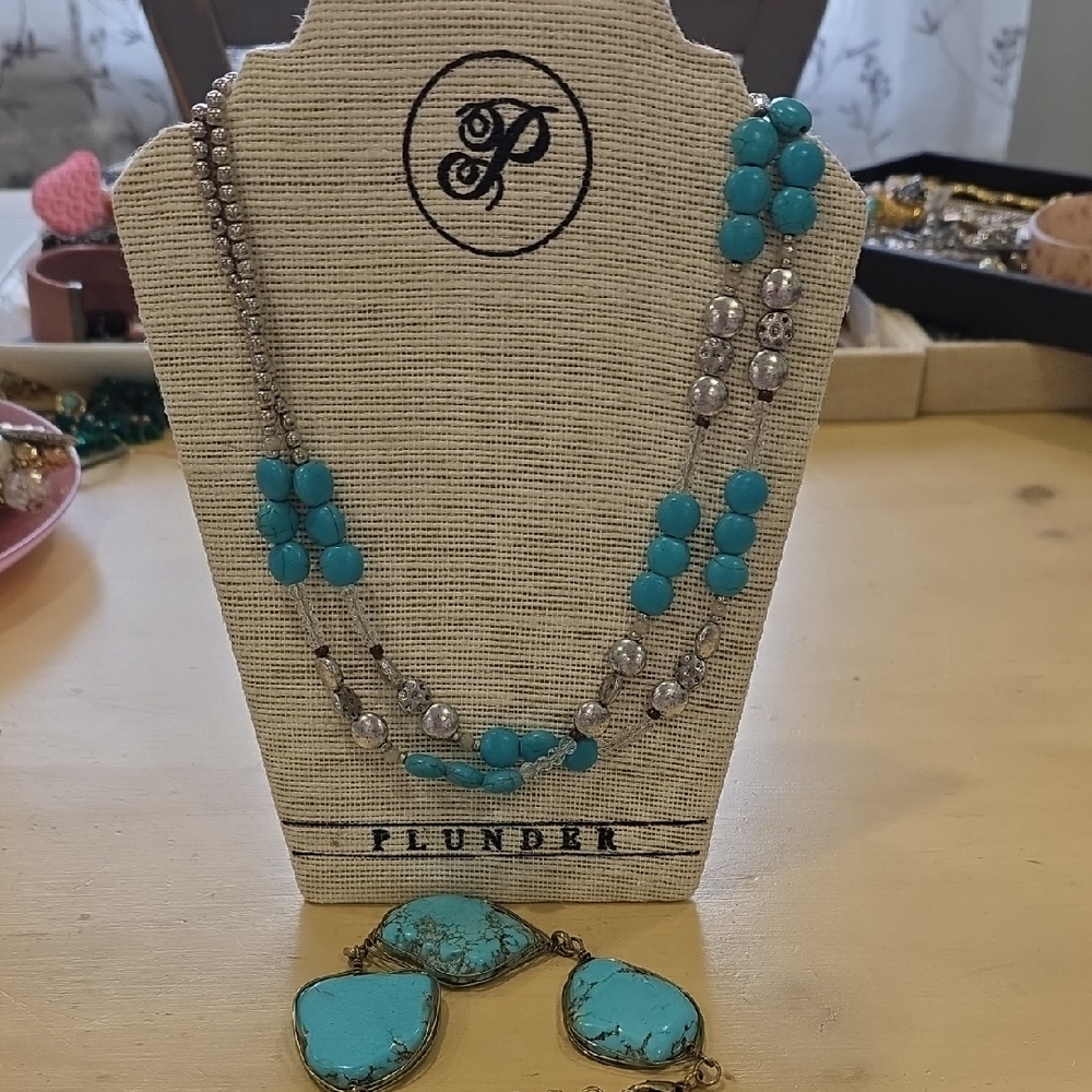 Plunder Bundle Turquoise and Silver Beaded Necklace Perfect For Gift Giving 🎁